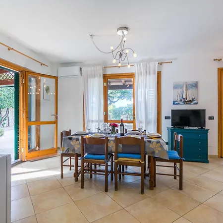 Casa Al Mare Di Leo By Interhome
